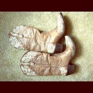 Lane Jeni Lace Embroidered Cowgirl Boots